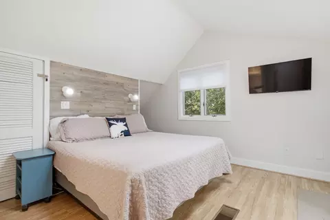 Bedroom - 91 Shore Dr, Freeport, ME 04032 photo 7 of 11