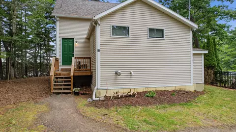 Exterior - 91 Shore Dr, Freeport, ME 04032 photo 1 of 14