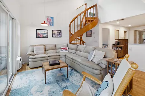 Living - 91 Shore Dr, Freeport, ME 04032 photo 3 of 5