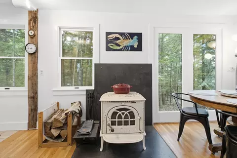 Dining - 91 Shore Dr, Freeport, ME 04032 photo 1 of 3