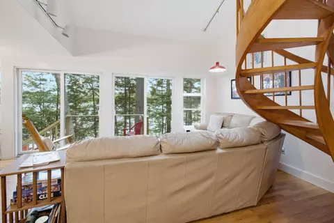 Living - 91 Shore Dr, Freeport, ME 04032 photo 5 of 5