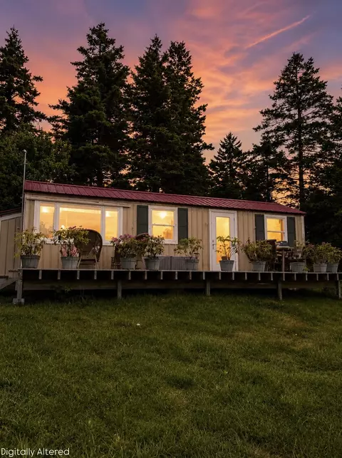 412 Minturn Rd, Swans Island, ME 04685