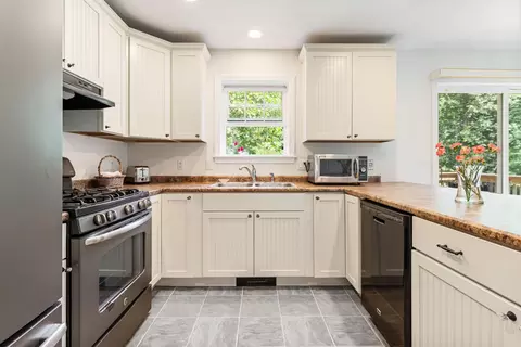 Kitchen - 138 Long Swamp Rd, Berwick, ME 03901 photo 6 of 7