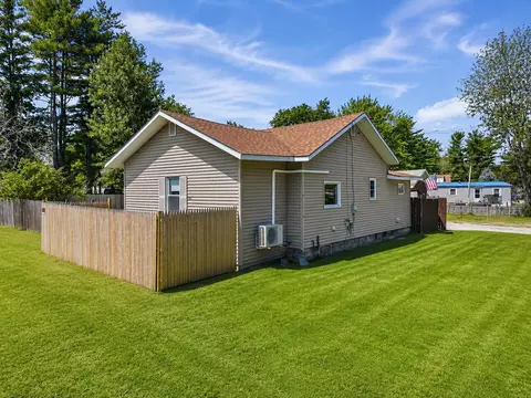 247 Manley Rd, Auburn, ME 04210