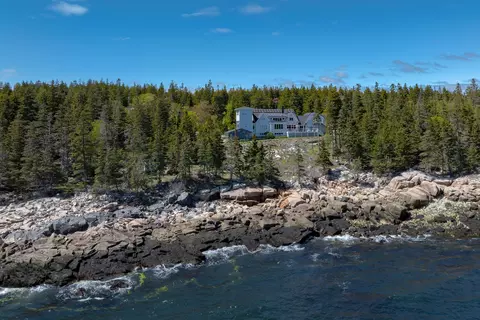 360 Red Point Rd, Swans Island, ME 04685