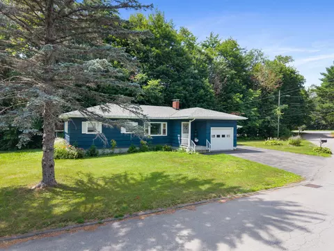 11 Arbor Dr, Veazie, ME 04401