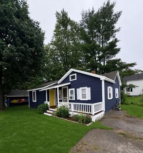 10 Douglas St, Lisbon, ME 04252