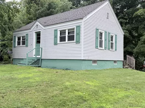 61 Park St, Houlton, ME 04730