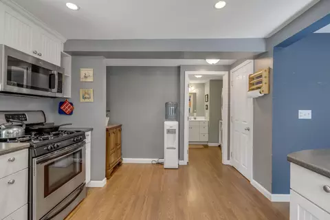 Entry Way - 8 Harbor Vw, Phippsburg, ME 04562 photo 3 of 8