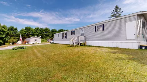 8 Dunlop Ave, Mechanic Falls, ME 04256