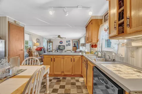 Kitchen - 42 Robin Ln, Windham, ME 04062 photo 4 of 4