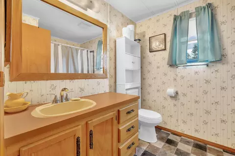Bath - 42 Robin Ln, Windham, ME 04062 photo 1 of 2