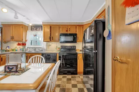 Kitchen - 42 Robin Ln, Windham, ME 04062 photo 2 of 4