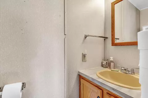Bath - 42 Robin Ln, Windham, ME 04062 photo 2 of 2