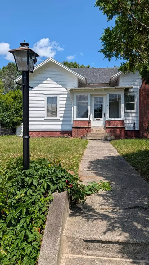 3 N School St, Skowhegan, ME 04976