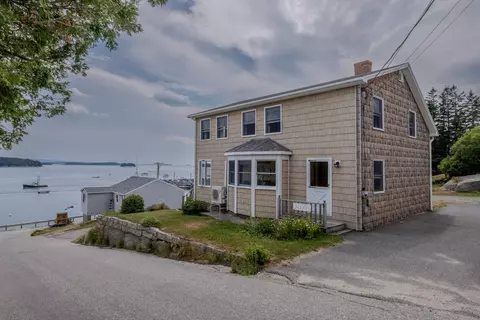 19 Granite St, Stonington, ME 04681