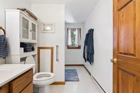Bath - 48 Old Winthrop Rd, Wayne, ME 04284 photo 4 of 4