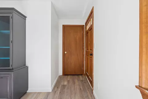 Entry Way - 48 Old Winthrop Rd, Wayne, ME 04284 photo 5 of 7