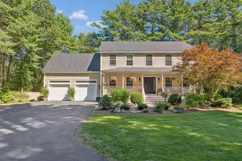 2 Beacon St, Kennebunk, ME 04043
