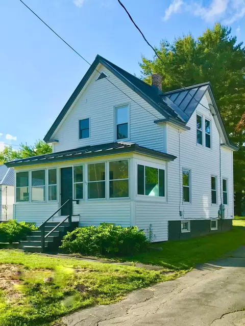 65 Oakland St, Waterville, ME 04901