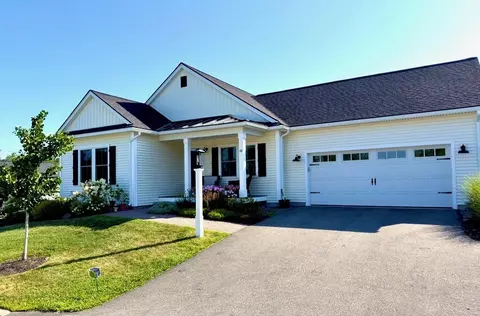 48 Maxwell Woods Dr #3, Cape Elizabeth, ME 04107