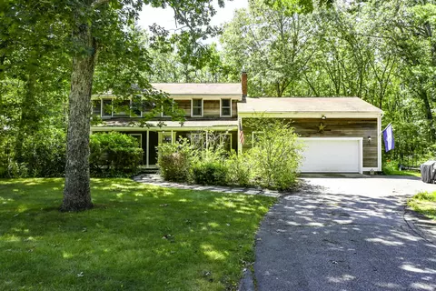 31 Locksmith Ln, Wells, ME 04090