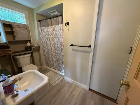 Bath - 19 Coolidge Rd, Wayne, ME 04284 photo 1 of 4