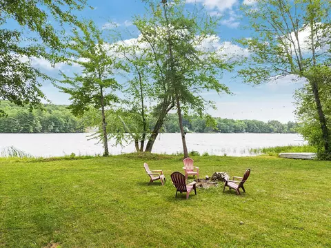85 Woods Grove Ln, Winthrop, ME 04364