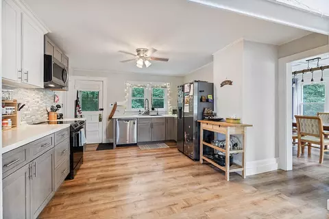 46 Northern Ave, Farmingdale, ME 04344