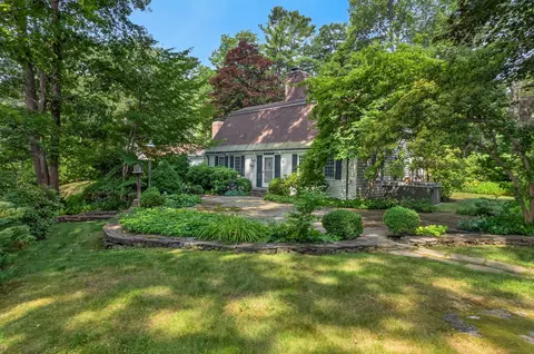 1062 Shore Rd, Cape Elizabeth, ME 04107