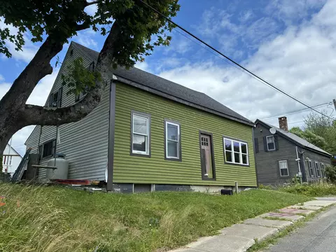 31 Shackford St, Eastport, ME 04631