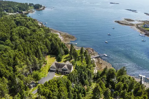 75 Stowaway Rd, Southport, ME 04576