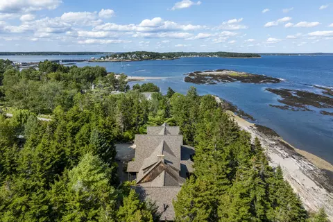 34 Cragmoor Ln, Bailey Island, ME 04003