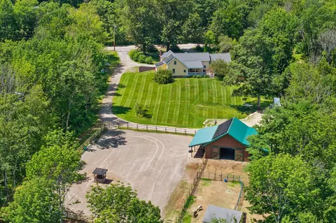 323 Ridge Rd, Monmouth, ME 04259