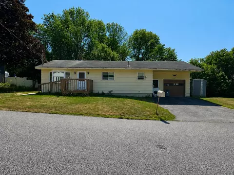 9 Sherbrooke Ave, Lewiston, ME 04240