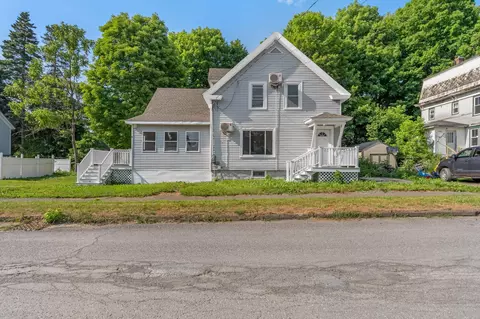 2 Watson Ave, Houlton, ME 04730