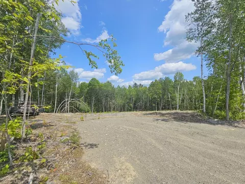 8 Glenview Road, Skowhegan, ME 04976