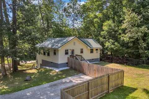 93 Rockaway Rd, Falmouth, ME 04105