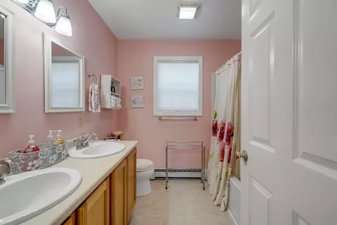 Bath - 53 Annable Rd, Boothbay, ME 04537 photo 1 of 4