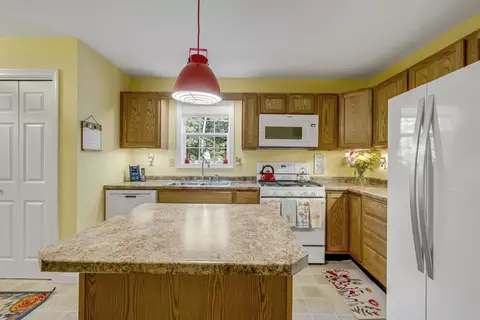 Kitchen - 53 Annable Rd, Boothbay, ME 04537 photo 3 of 5