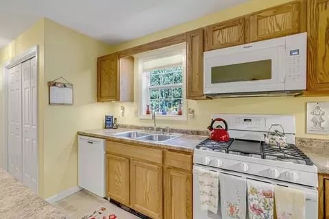 Kitchen - 53 Annable Rd, Boothbay, ME 04537 photo 5 of 5
