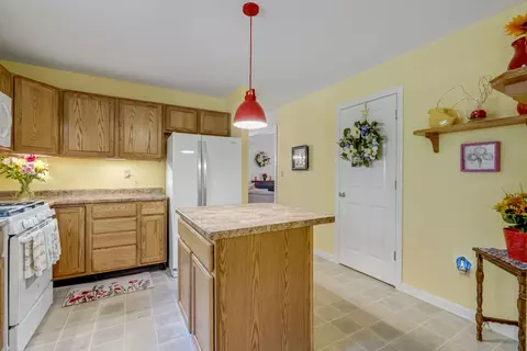Kitchen - 53 Annable Rd, Boothbay, ME 04537 photo 2 of 5
