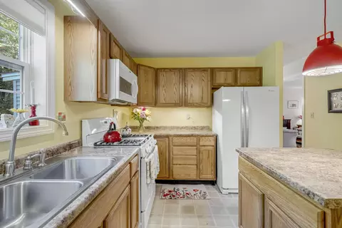 Kitchen - 53 Annable Rd, Boothbay, ME 04537 photo 4 of 5