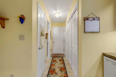 Entry Way - 53 Annable Rd, Boothbay, ME 04537 photo 2 of 4