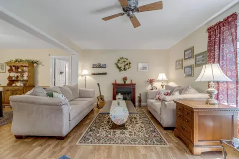Living - 53 Annable Rd, Boothbay, ME 04537 photo 2 of 3