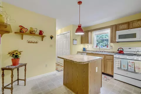 Kitchen - 53 Annable Rd, Boothbay, ME 04537 photo 1 of 5