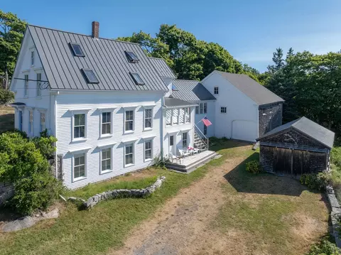 13 School St, Stonington, ME 04681