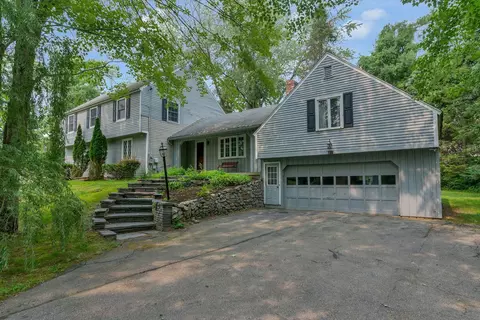 37 Penwood Dr, Kennebunk, ME 04043