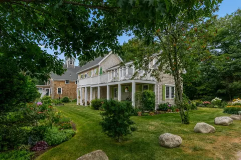 9 Crescent Ave, Kennebunkport, ME 04046
