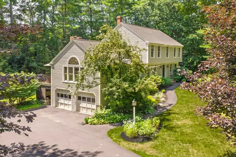 337 Oakwood Dr, Yarmouth, ME 04096